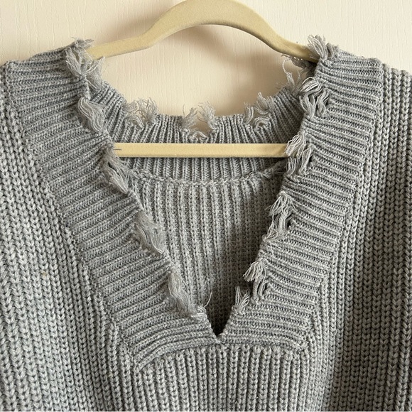 Hera | Cropped | Distressed | Sweater - Picture 4 of 10